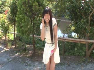 和白長發女友在野外穿情趣裝游玩